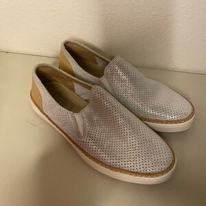 UGG women's metallic silver and camel loafer sz 7M.
